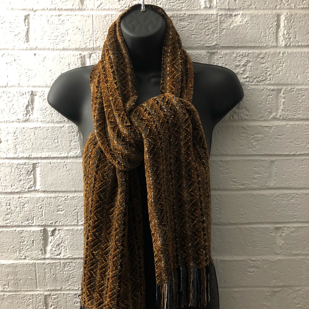 The Dunlap Weavers Super soft scarf with fringe